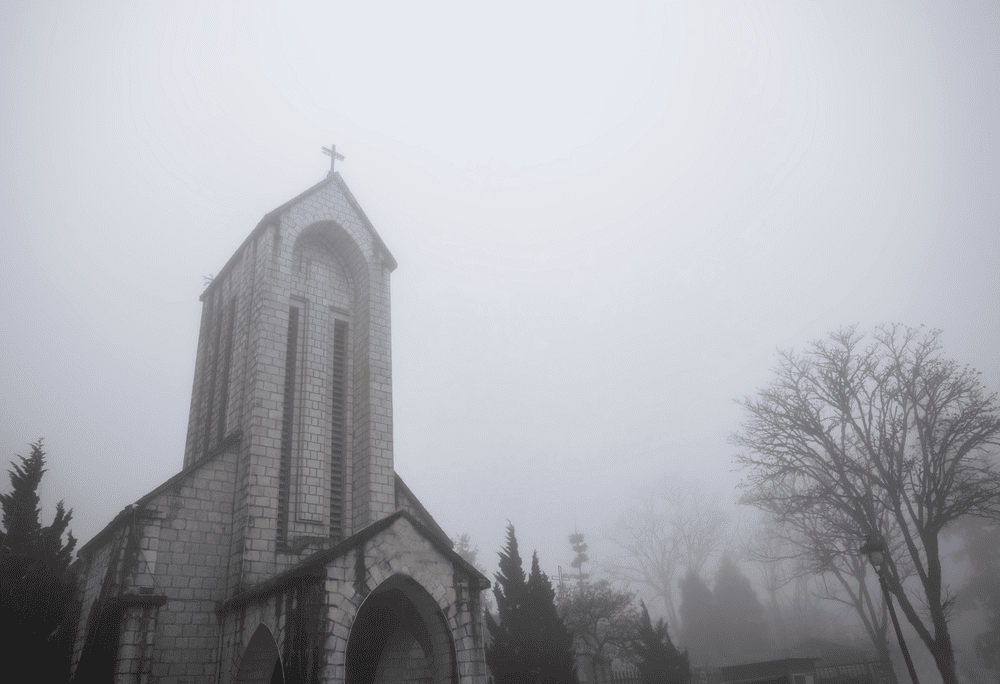 The historic Sapa Stone Church, showcases French colonial architecture and serves as a peaceful landmark in the heart of Sapa town (Source: Canva)